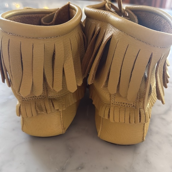 Manitobah Mukluks Unisex Indigenous Leather Moccasins Men’s 9 Women’s 11 - Picture 9 of 10